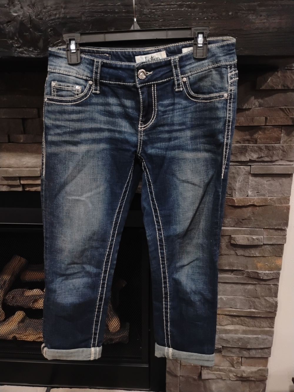 Daytrip Virgo Womenโs Capri Jeans with Contrast Stitching Size 26